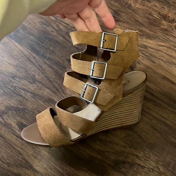 Crown Vintage sandals! - Picture 1 of 3